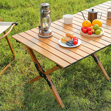 Naložite sliko v pregledovalnik galerije, Zložljiva lesena zunanja miza – funkcionalnost in naraven videz za vsak prostor